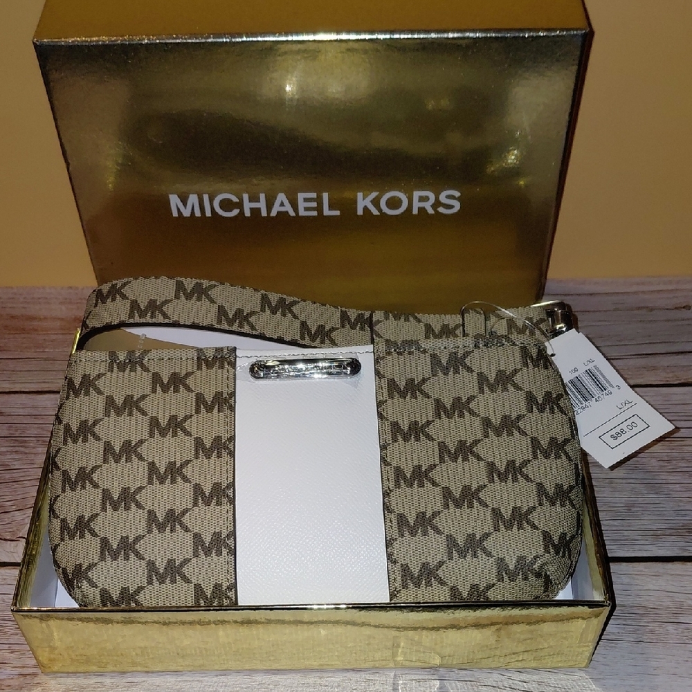 NWT 🤎 Michael Kors Cambodia Logo Belt Bag